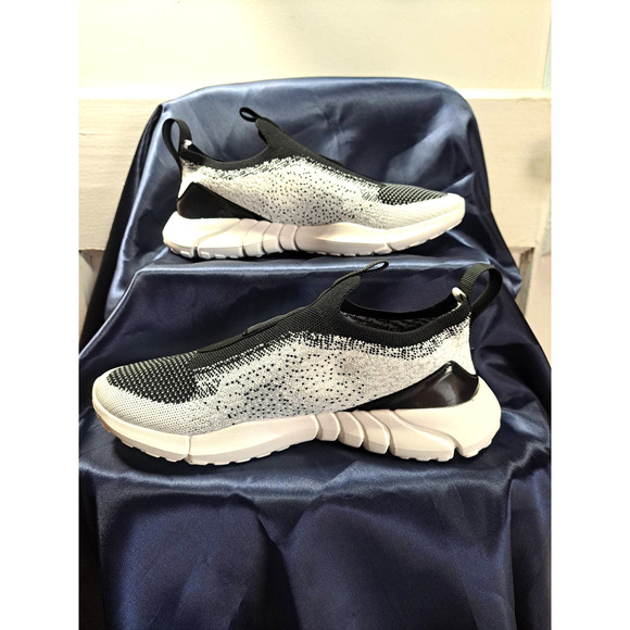 Men's Lightweight Knit Shoes in Bright White and Black Sneakers. Size 8/41 NWOT - Picture 2 of 8